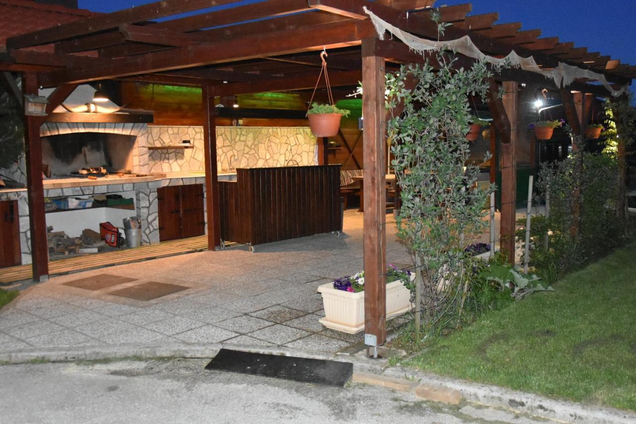 Apartments And Rooms Kod Eli ราฟนาโกรา ภายนอก รูปภาพ
